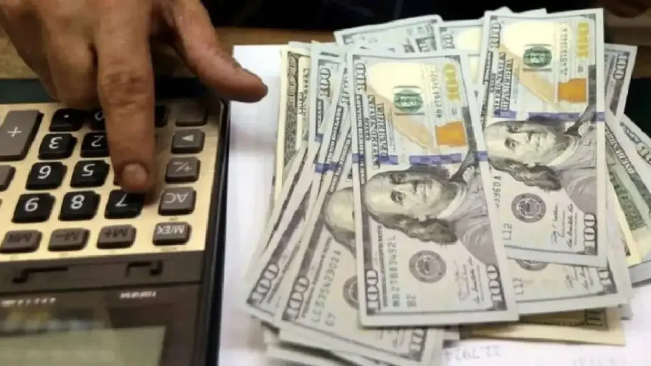 مخاوف من عودة السوق السوداء تزامنا مع وصول سعر الدولار لمستوى قياسي